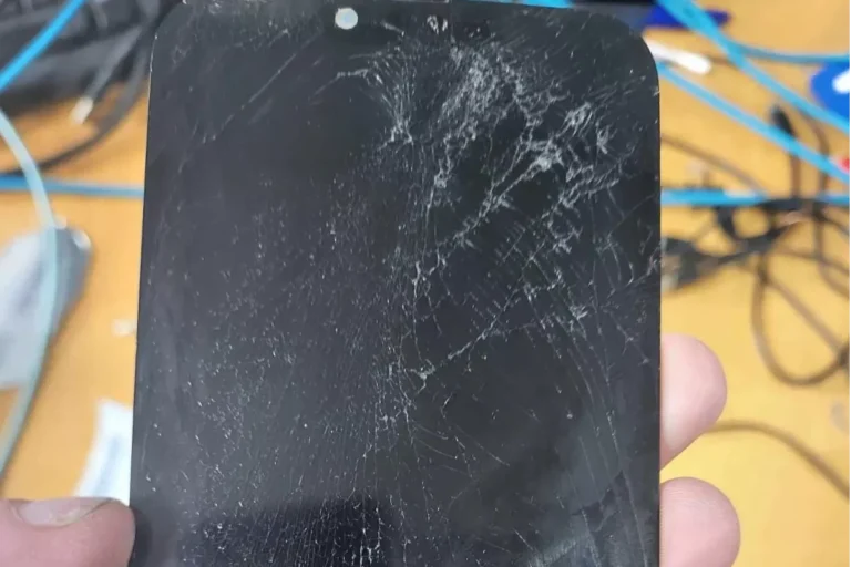 iPhone 14 Display Acting Up? Fix It Right in MIDC, Andheri East.