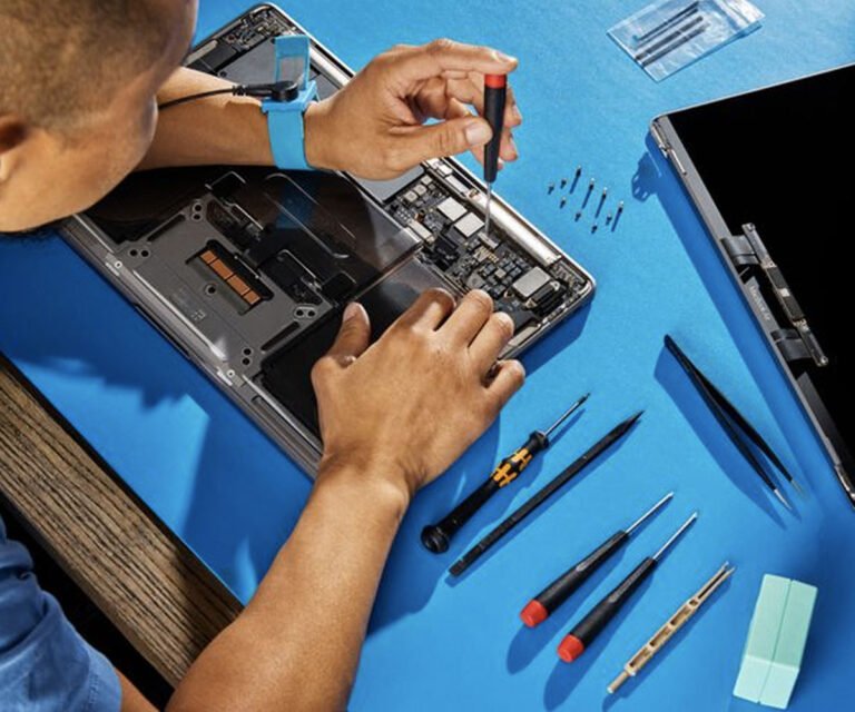 Apple Service Center, Dindoshi, Goregaon East, Mumbai